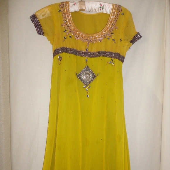 Unknown Dresses & Skirts - Beaded Dress Smaller size shorter sleeves silk?